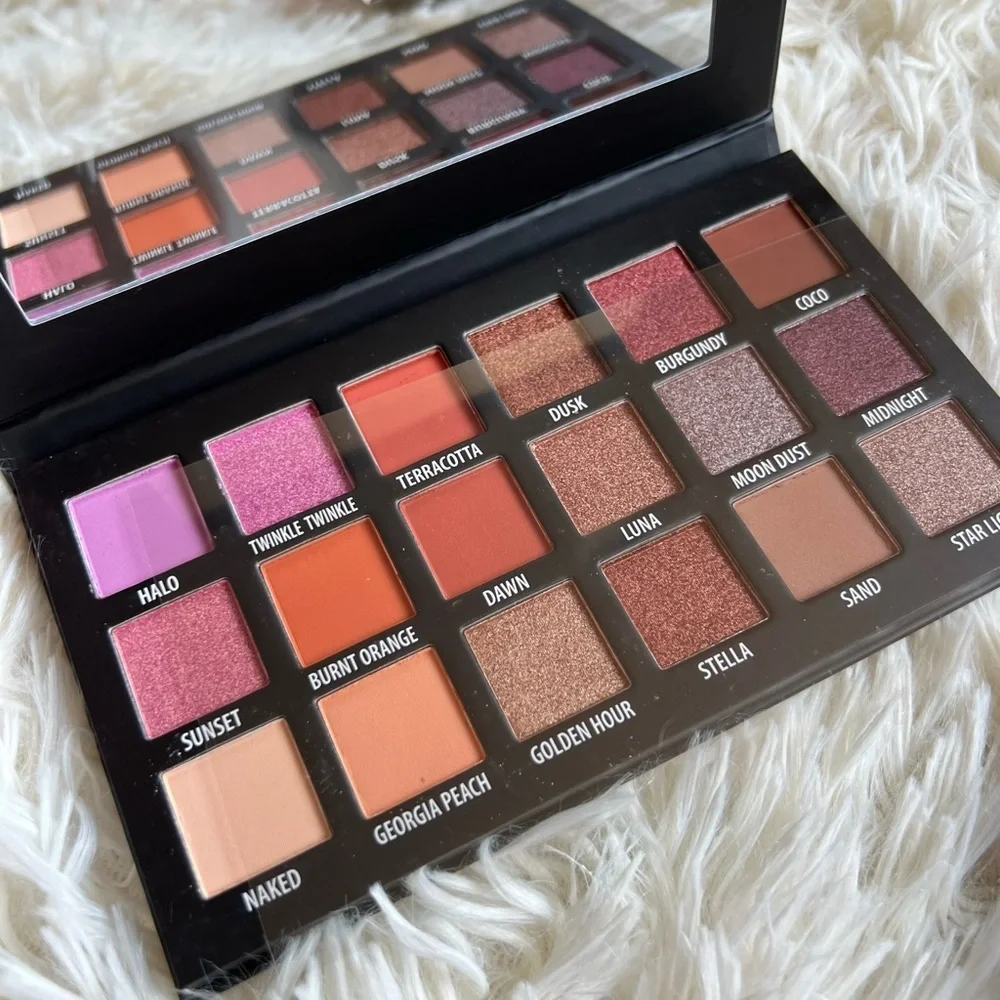 KAB‎ Cosmetics day + night eyeshadow palette brand new in box